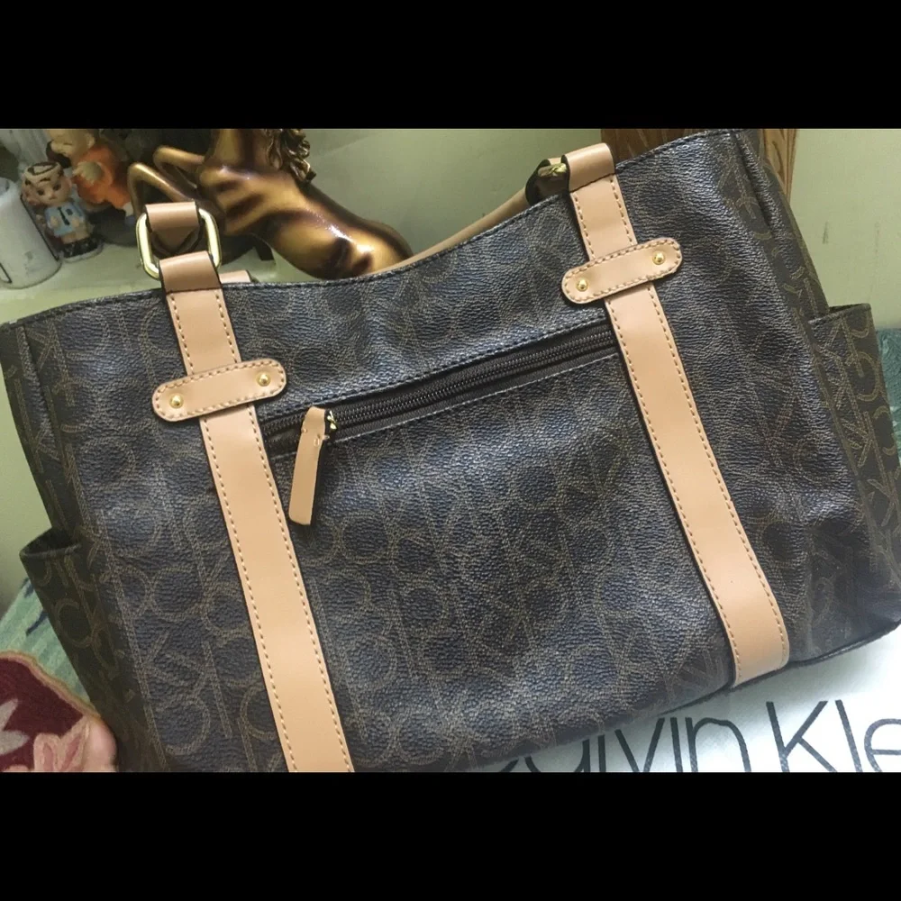 Authentic Calvin Klein coated PVC signature tote bag - Picture 10 of 15